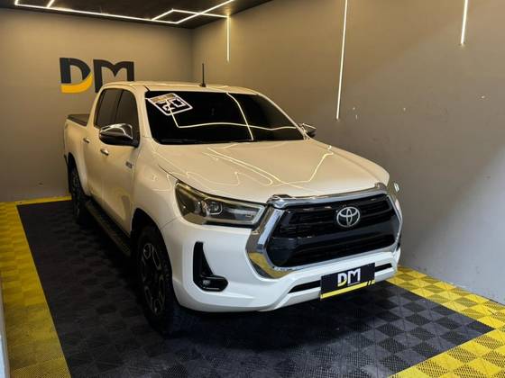TOYOTA HILUX 2.8 SR 4X4 CD 16V DIESEL 4P AUTOMÁTICO